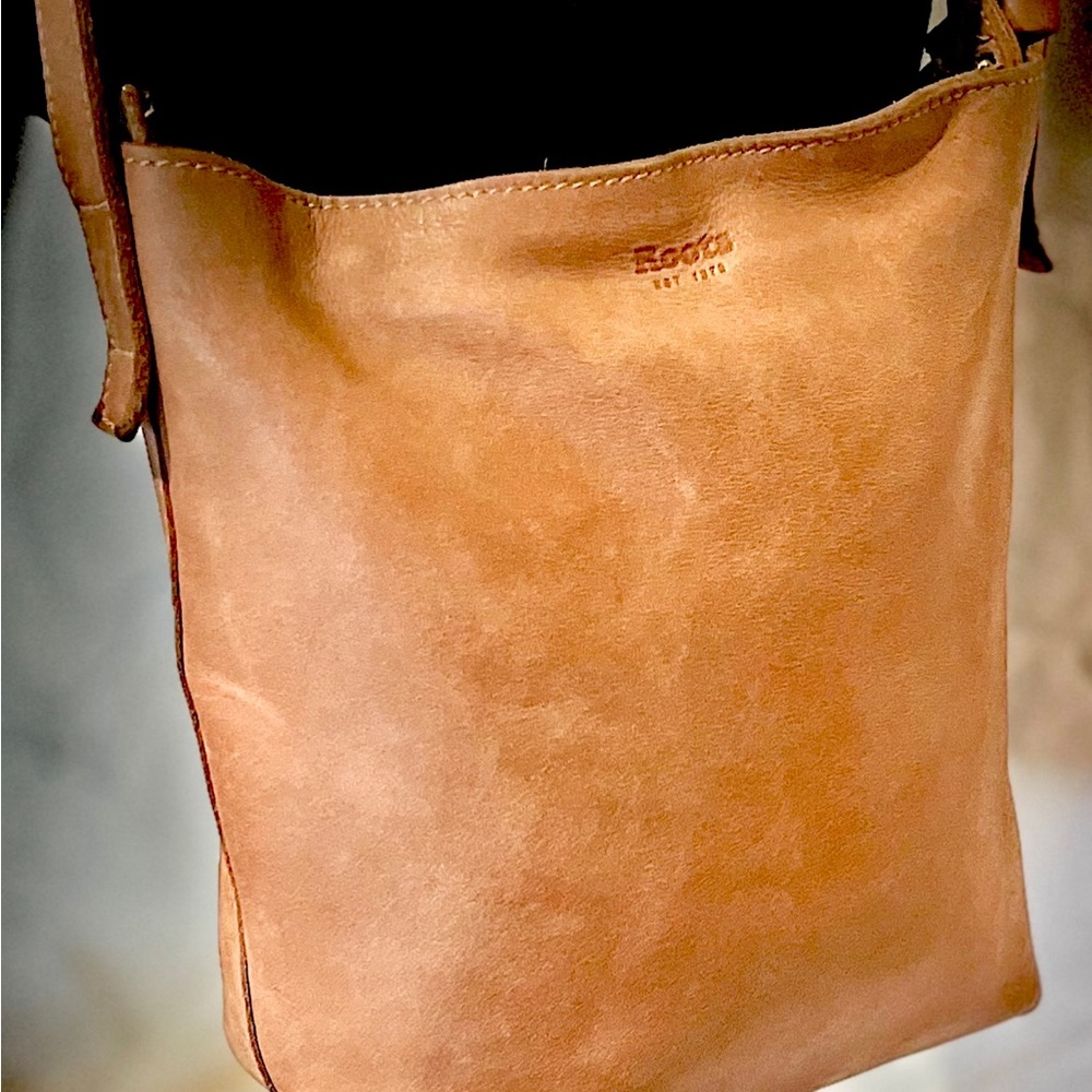 Roots pink leather purse
